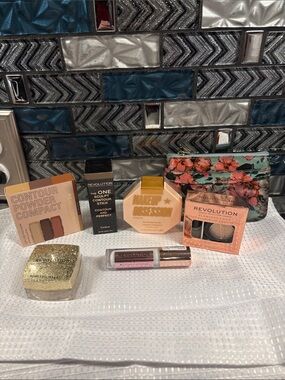 Revolution Bronzer & Contour Set with Pink Floral Pouch